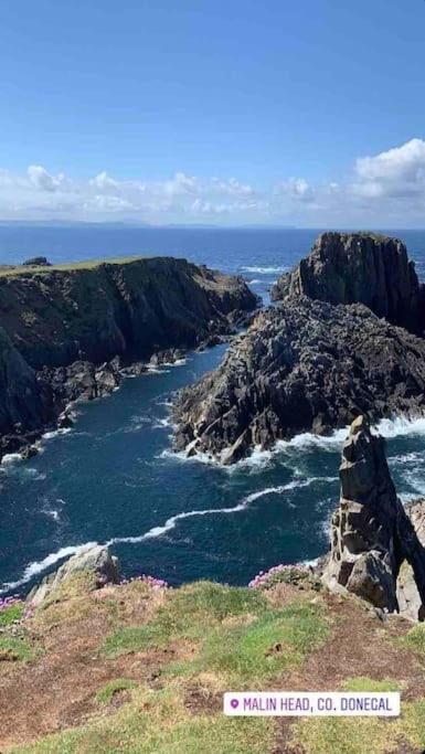 Cosy Portmor Log Cabin- Sea Views, Deck & Relaxation Malin Head Экстерьер фото