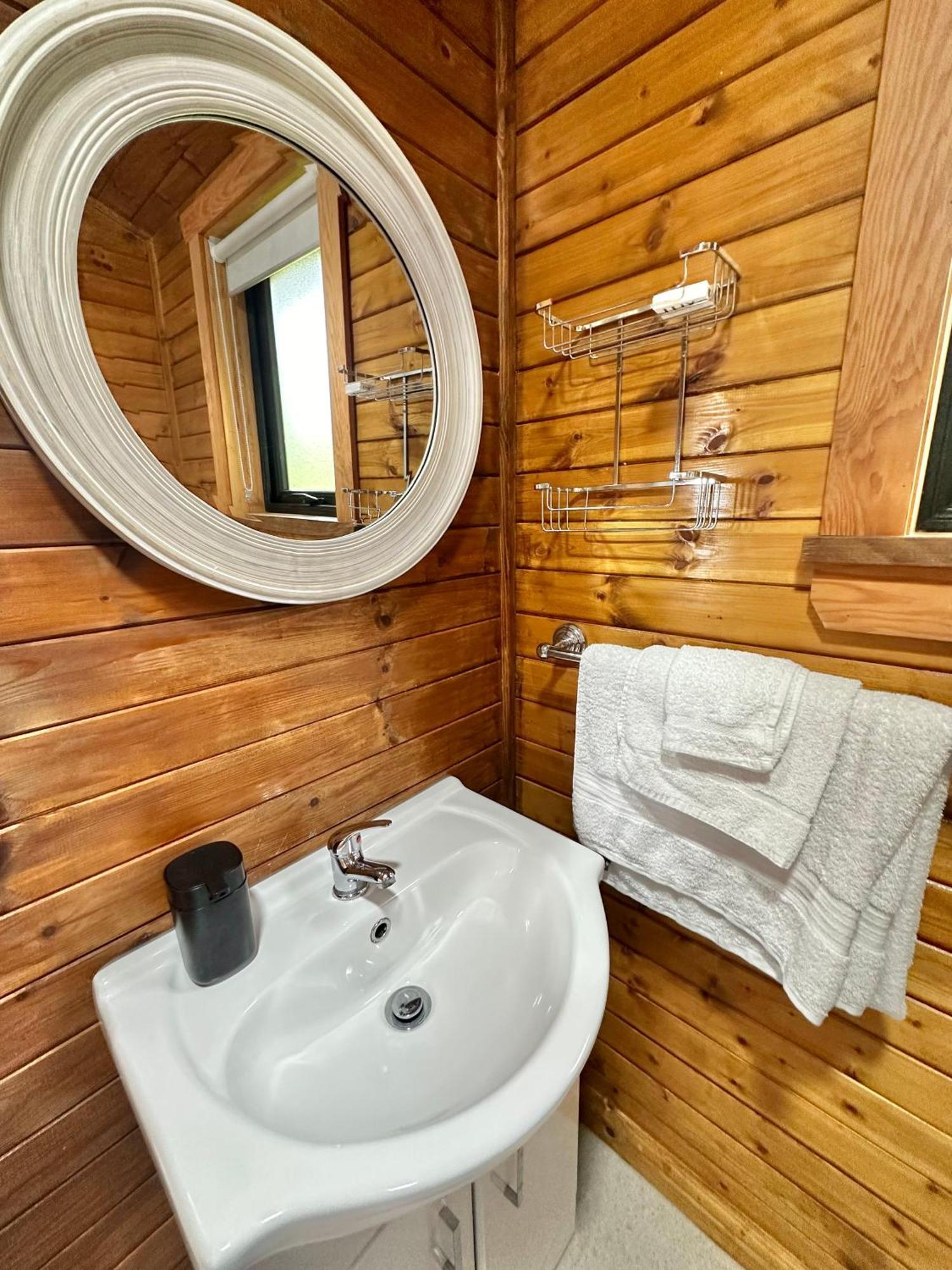 Cosy Portmor Log Cabin- Sea Views, Deck & Relaxation Malin Head Экстерьер фото
